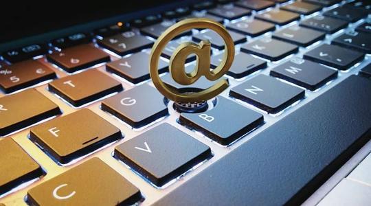 企業(yè)建設(shè)網(wǎng)站和網(wǎng)站建設(shè)公司打教導(dǎo)需要注意什么呢？